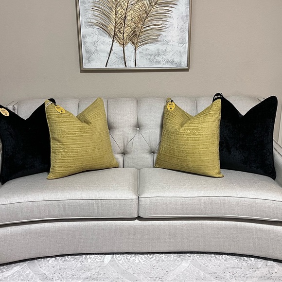 1-NWT CALLISTO HOME
DECORATIVE THROW PILLOWS
(Read description for details) - Picture 2 of 16